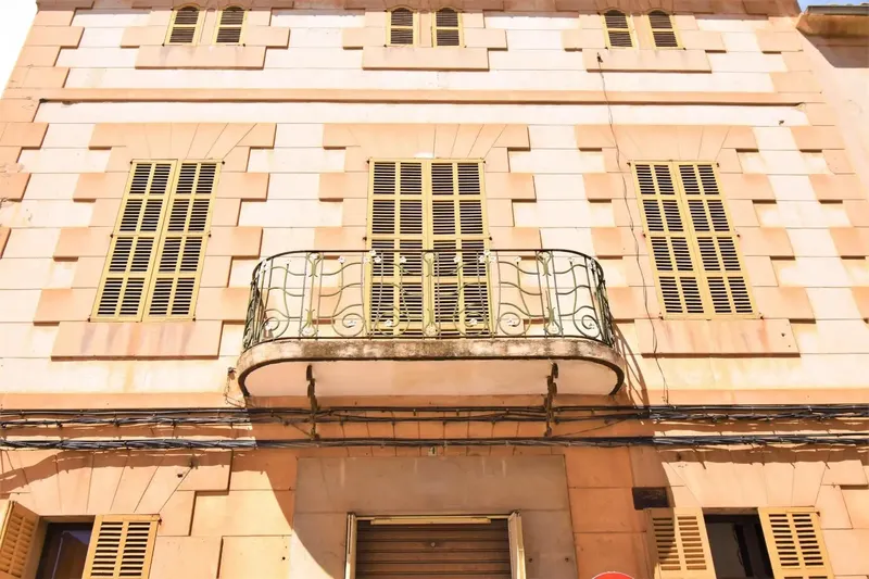 Emblematic building of 374 m2 built for sale in Muro, ideal for renovation. — photo 2