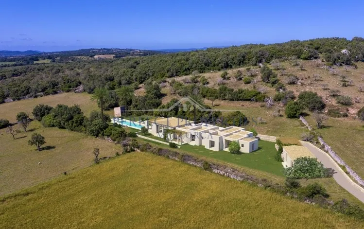 A home that expresses the perfect balance between tradition, luxury and well being! — photo 1