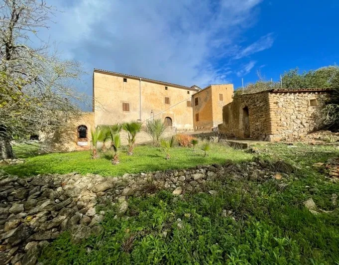 Historic rustic property with great potential and offers... — photo 2