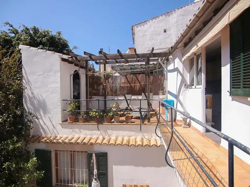 Charming townhouse in Palma de Mallorca with beautiful views of Plaza del Progreso and a privileged location — photo 12