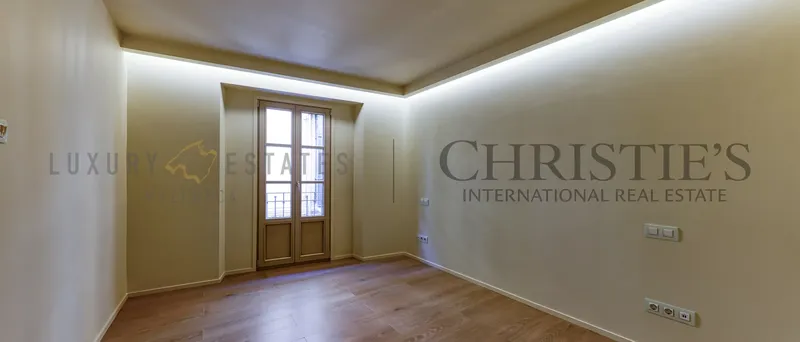 Large renovated apartment in Palma with communal roof terrace with sea views — photo 9