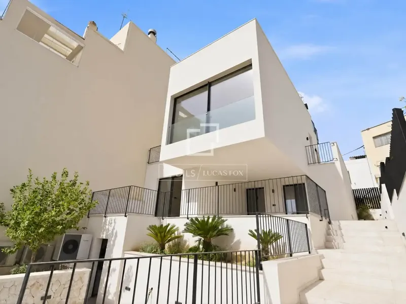 Located in the popular and charming village of Genova, this magnificent newly built villa impresses with its contemporary architecture — photo 2