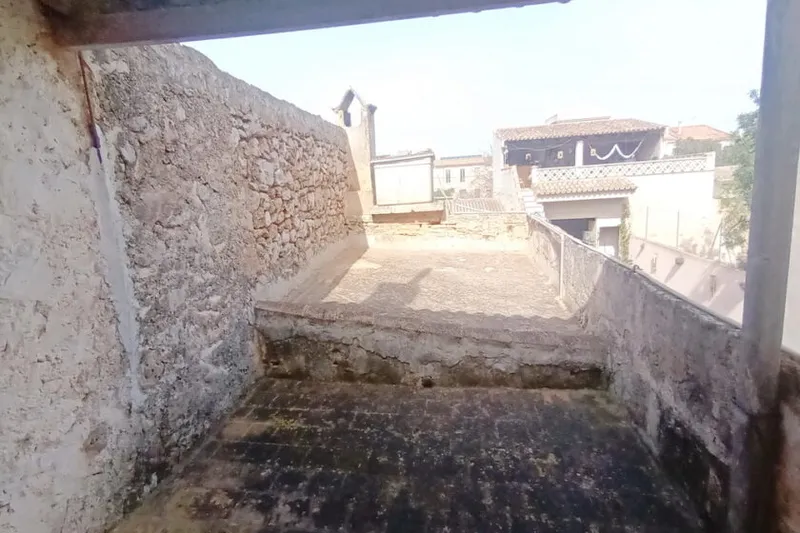 2-storey village house with courtyard, terrace and garage in Llombards — DH 08 — photo 9