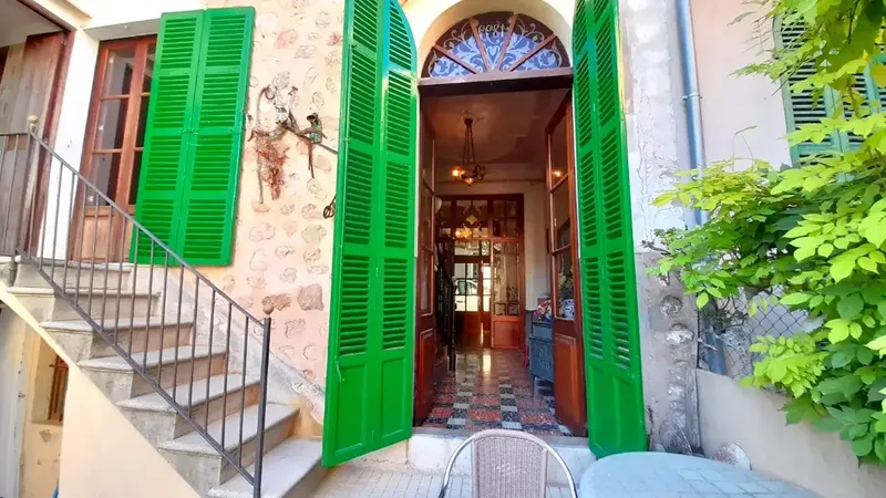 Welcome to the Mallorcan house of your dreams! This impressive 3-story property is located on one of the main streets of — photo 6