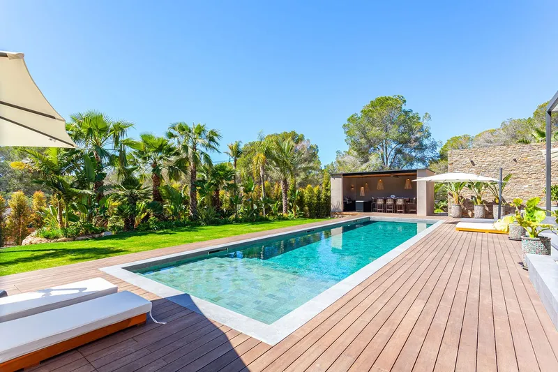 Exceptional designer villa in a quiet residential area near the coast — photo 4