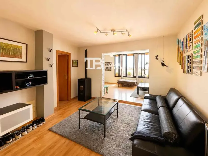 Taylor Building Real Estate offers this spacious 170 m² penthouse, located on the tenth floor, in the S'Olivera area, one of the most — photo 4