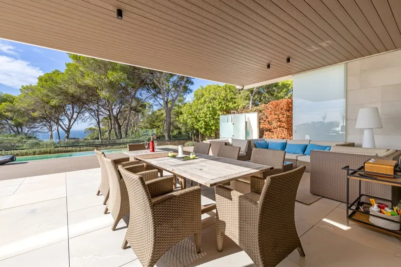 Spectacular, almost new seafront luxury villa in Puig de Ros — photo 8