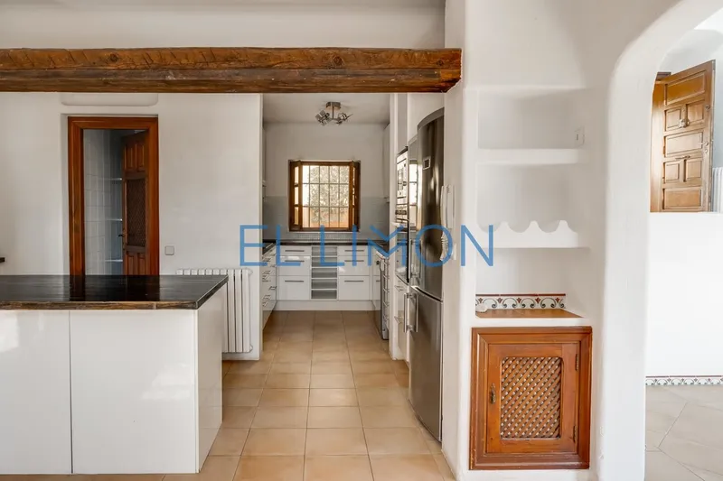 Chalet with pool — photo 4