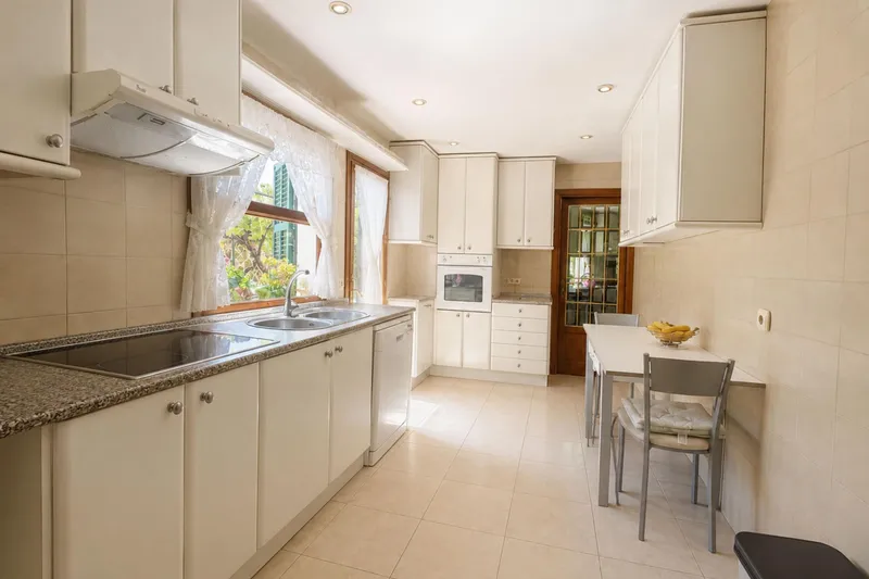 Independent chalet with 400 m² plot a few meters from the sea in Cala Gamba — photo 11