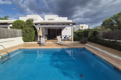 Cala d'Or: Family house near the beach with pool and terrace in Cala d'Or for long-term rental — photo 1