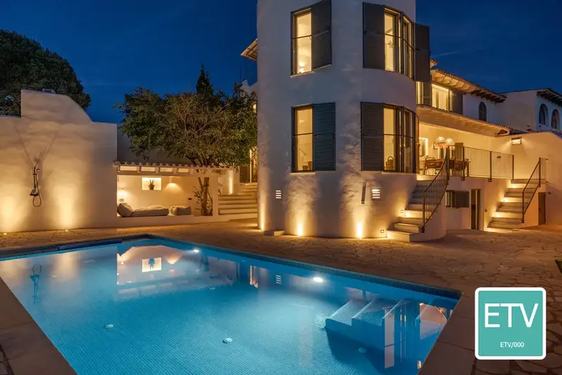 Semi-detached house — photo 1
