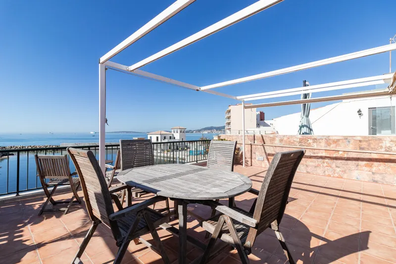 Unique First Line Duplex Property with Amazing Views and Huge Rooftop Terrace — photo 3