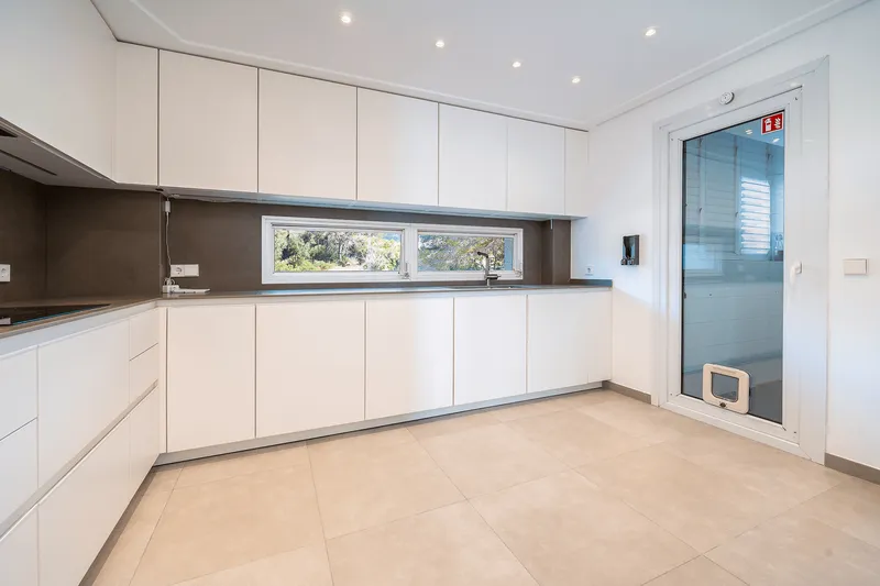 Long term rental apartment with sea access and parking in Illetas — photo 12