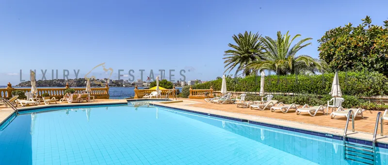 Penthouse in Palmanova in first sea line with beach access — photo 12