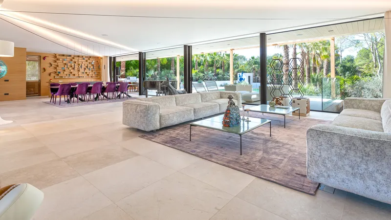 Stunning luxury villa in Santa Ponsa with an impressive design in a quiet location — photo 4