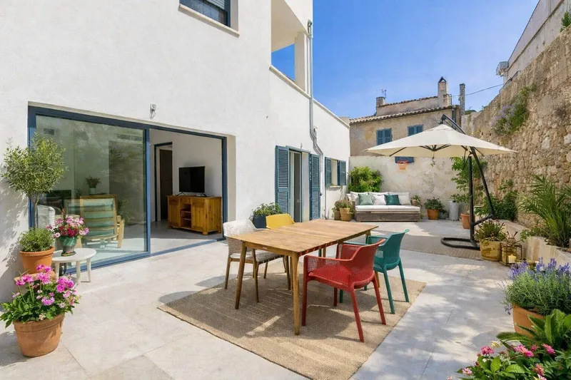 196m² Stadthaus mit 5 Zimmern, 2 Bädern und Garage zu kaufen — photo 1