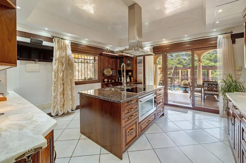 Luxury estate with spectacular sea views — photo 8