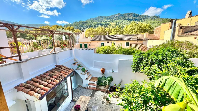 Reformed house of 138 m2 in Esporles with large patio — photo 1