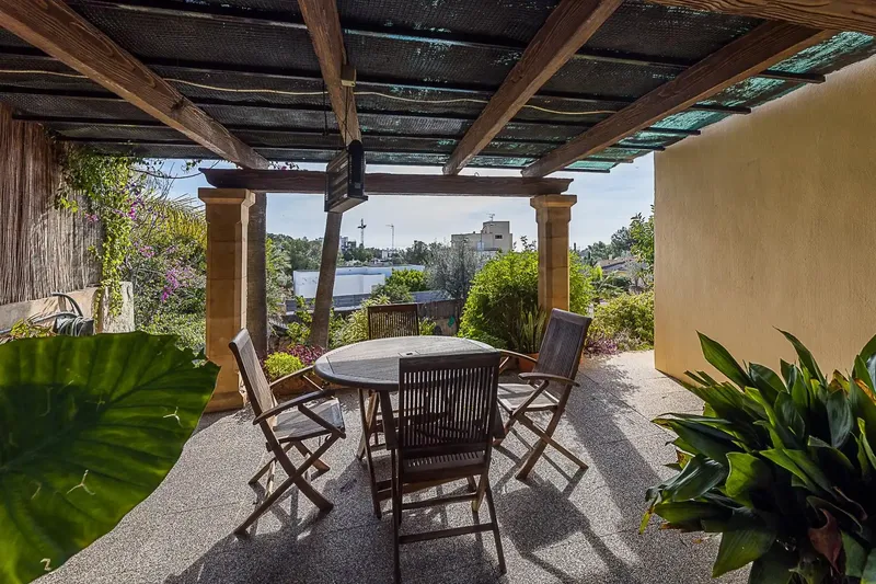 Ubicada en la prestigiosa zona residencial de La Bonanova, esta elegante villa disfruta de agradables vistas al mar y un entorno tranquilo y — photo 11