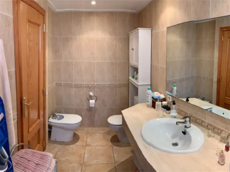 Purchase opportunity. House in very good condition, equipped and furnished. Includes underground double parking. House with two bathrooms, two bedrooms — photo 5