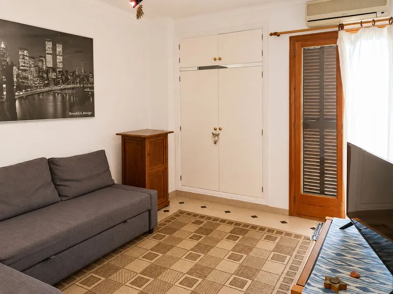 3-bedroom flat with parking and storage room, 10 mi ... — photo 10
