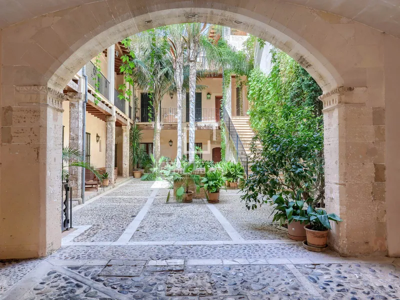 480m² apartment for sale in Palma de Mallorca — photo 2