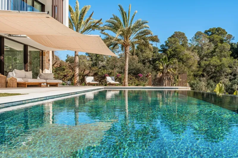 Exclusive new-build villa right on the beach at Cala Santanyi — photo 2