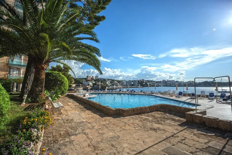Apartment for sale in Illetas, in 1st sea line with direct sea access — photo 11