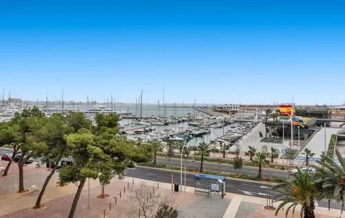 3 Bedrooms on Paseo Marítimo — photo 1