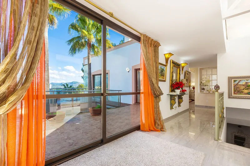 Spacious villa with fantastic views in a sought-after top location — photo 5