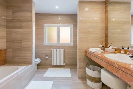 Camp de Mar, Exclusive villa with pool and panoramic sea views in a privileged location in Camp de Mar — photo 12