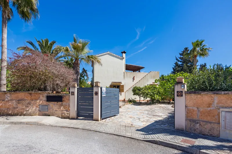 Detached house for sale in Sa Ràpita – Mediterranean garden, private pool and lots of privacy — photo 5