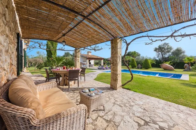 Stone-clad country house for sale between Alcudia and Pollensa, Mallorca — photo 4