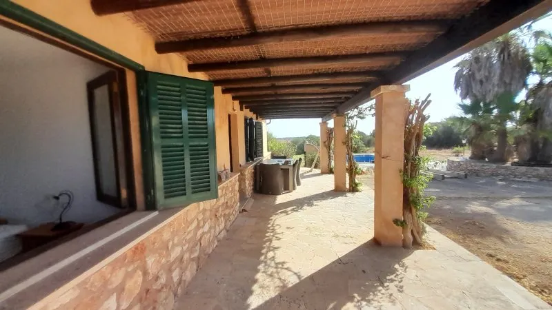 Charming ground-floor finca with pool. Heating and plot near Es Llombards - Santanyi-F 95 — photo 4