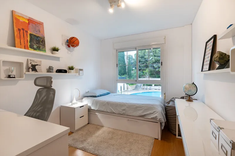 Charming Apartment with Private Terrace and Garage in Sought-After Bonanova — photo 10