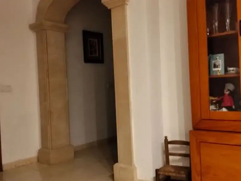 120 m² flat with 2 double bedrooms and 1 single, en-suite bathroom and another full bathroom, living-dining room, furnished kitchen with appliances — photo 1