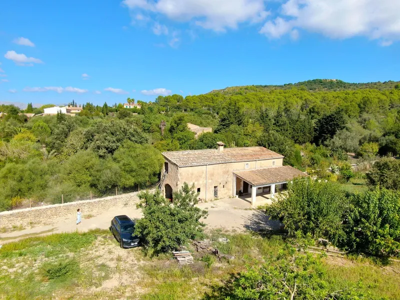Exceptional rustic estate of 27,000 m2 with project in ... — photo 1