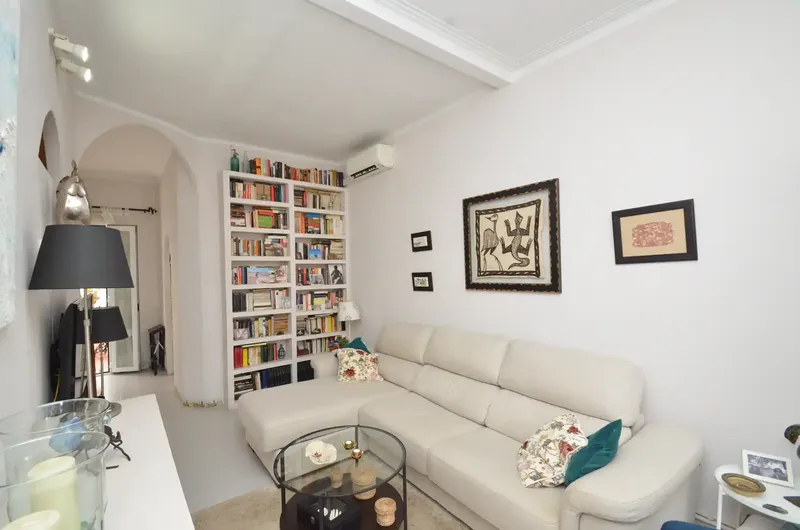 Located in the coveted neighborhood of Son Españolet, this ground floor with free ceiling height represents an excellent opportunity for investors and developers — photo 2