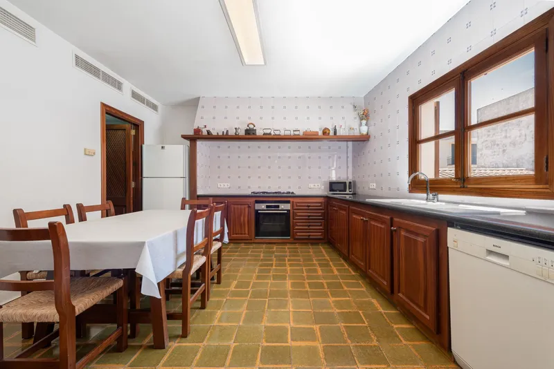 Magnificent village town house with patio and large garage located in the heart of Pollença, the old town — photo 8