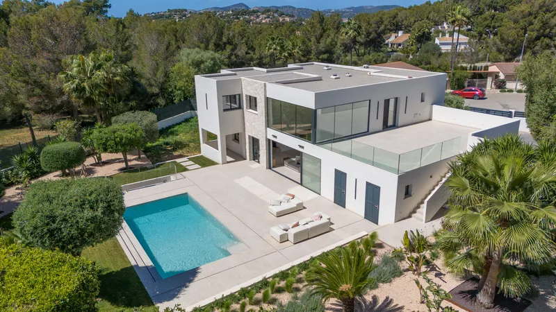 High-quality renovated villa in Nova Santa Ponsa, in a quiet and private location — photo 1
