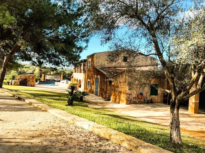 Luxury rustic estate with 2 houses, pools and 18 ha in Manacor — photo 2