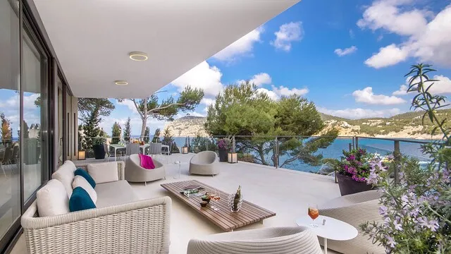 Luxury villa with stunning views and guest house for sale in Camp de Mar, Mallorca — photo 9