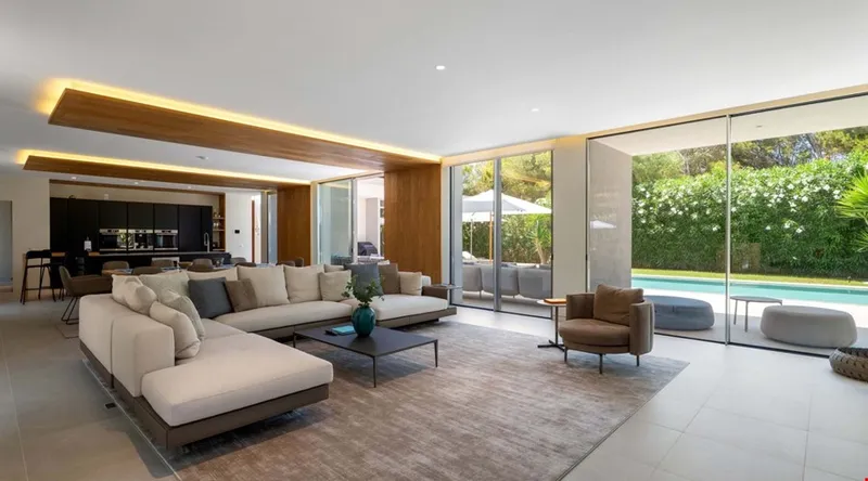 Spacious contemporary villa with private pool and gardens for sale in Santa Ponsa — photo 4