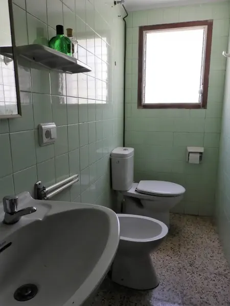 Three-storey Mallorcan manor house on a corner in Felanitx. It has several living rooms, 8 bedrooms, 2 bathrooms, kitchen. — photo 10