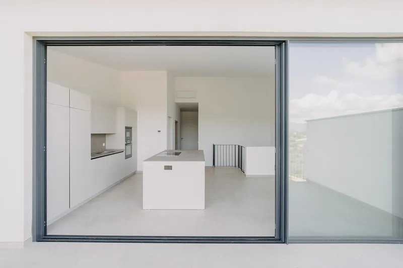 Modern three-bedroom townhouse with open views — photo 5