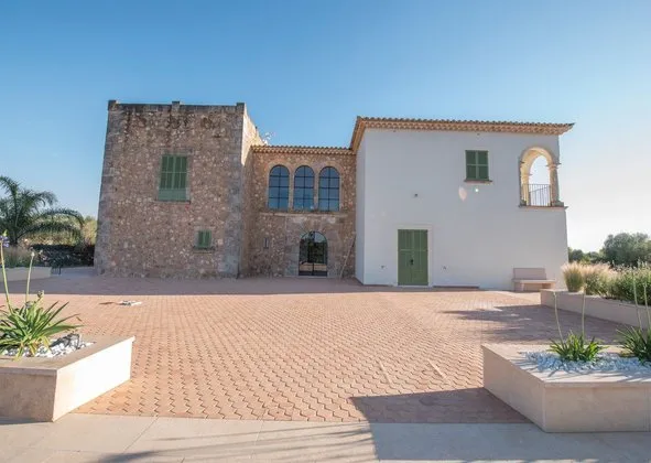 Estate in Campos — photo 1