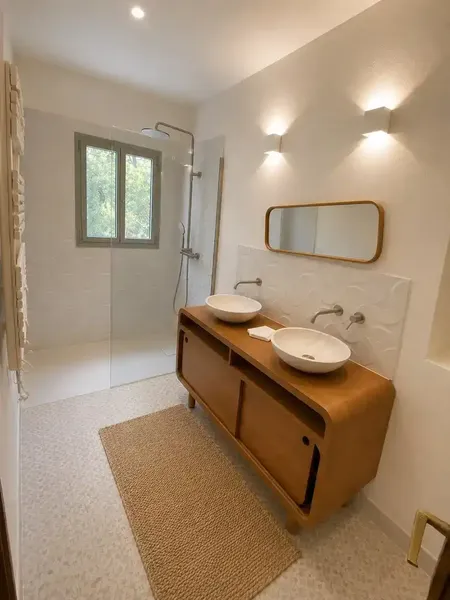 Disponible inmediatamente. Este precioso chalet de cuatro dormitorios, completamente renovado en 2026, combina el encanto de la arquitectura — photo 10