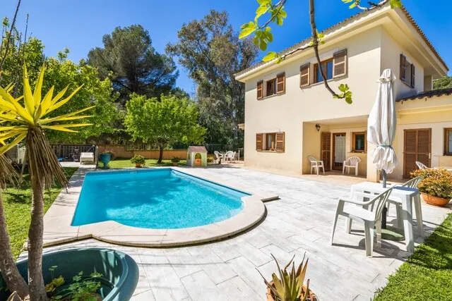 Versatile family villa for sale close to the beach in Bonaire, North Mallorca — photo 1