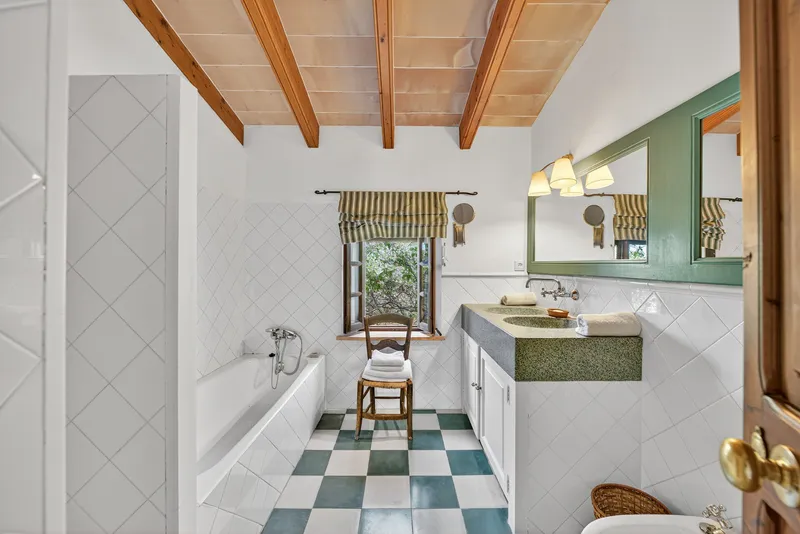 Authentic finca near Santanyí with guest house, winter garden and open views — photo 12