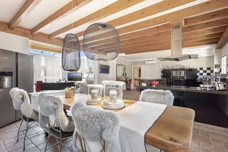 Duplex penthouse with independent studio, terraces and sea views in the centre of Port d'Andratx — photo 2